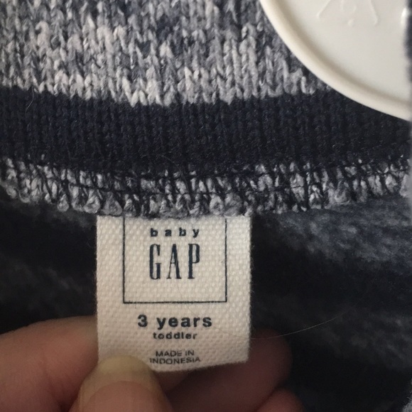 Baby Gap Boys zip up sweater - Picture 2 of 2